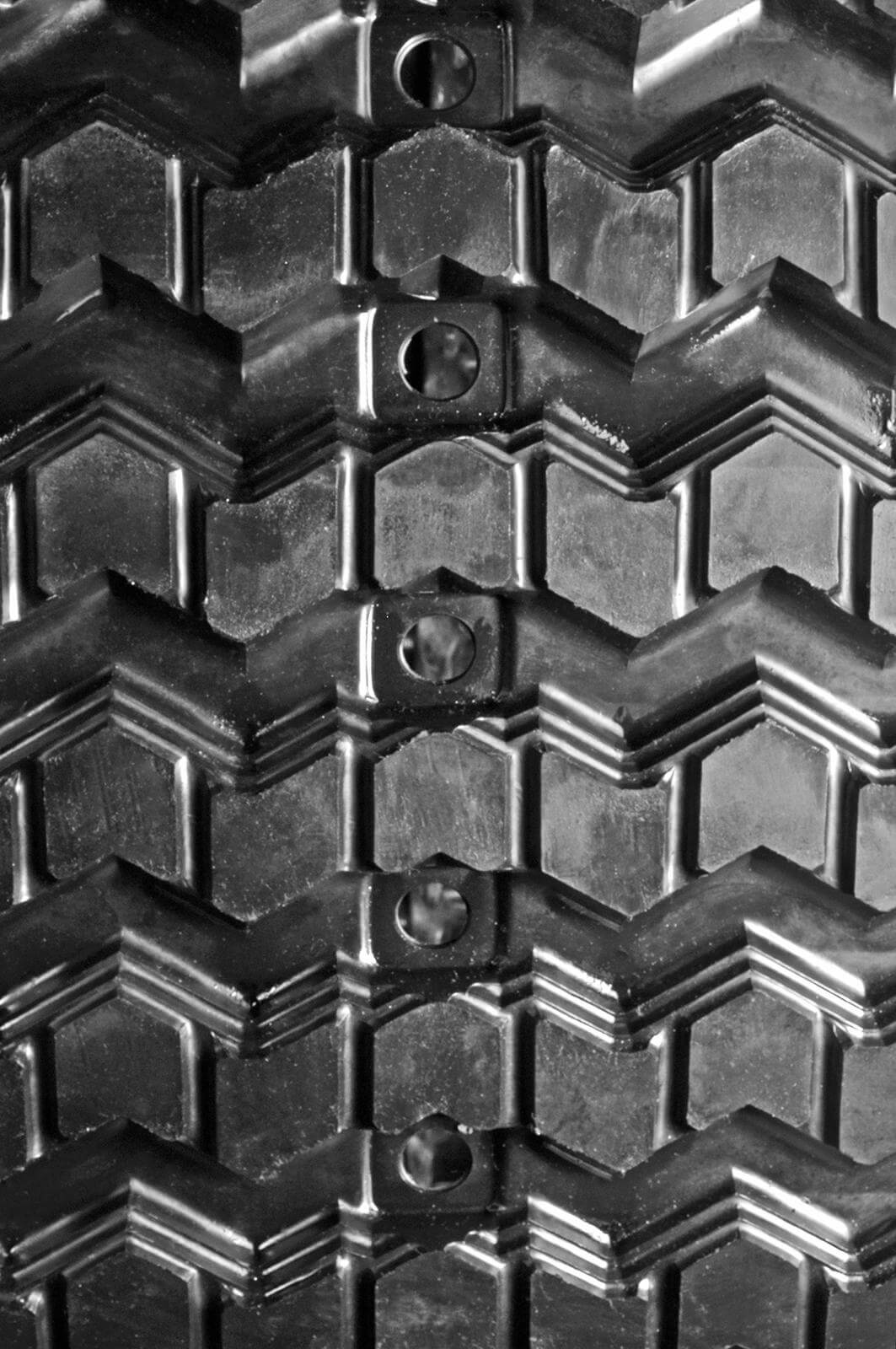 gehl ctl70 set of 2 18" camso heavy duty sawtooth tread rubber tracks (450x100x48)